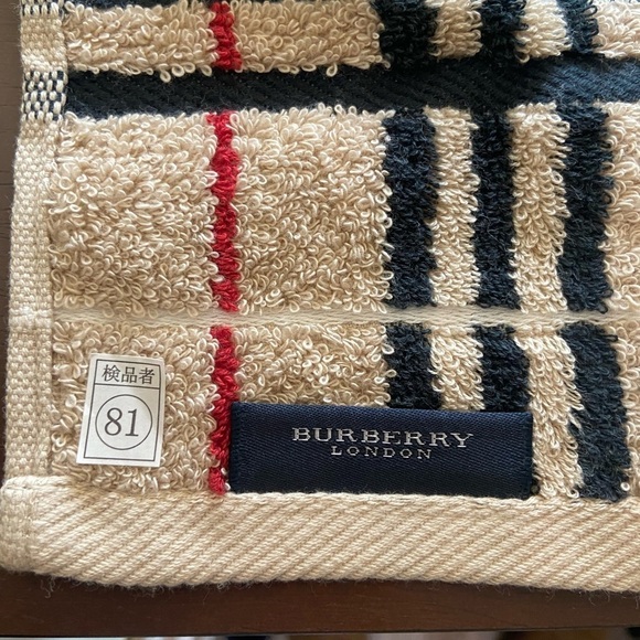Burberry London set of 2 novacheck hand face towels NWOT - Picture 3 of 13